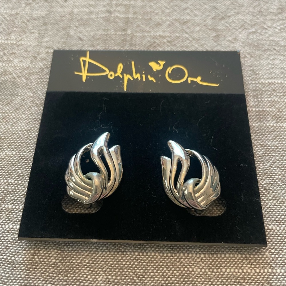 Dolphin Ore Silver Earrings